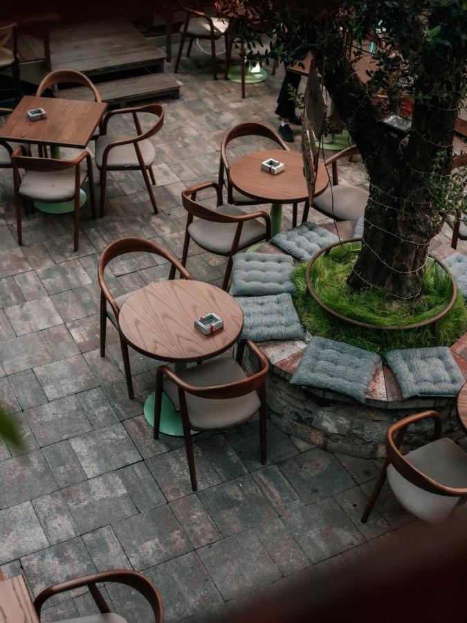 Bed Station Hostel & Bar Shkoder Bagian luar foto