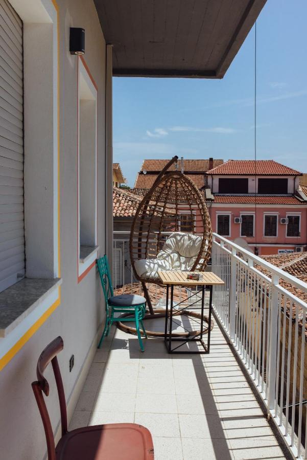 Bed Station Hostel & Bar Shkoder Bagian luar foto