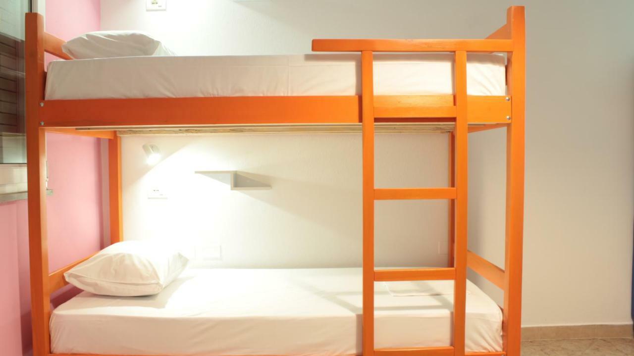 Bed Station Hostel & Bar Shkoder Bagian luar foto
