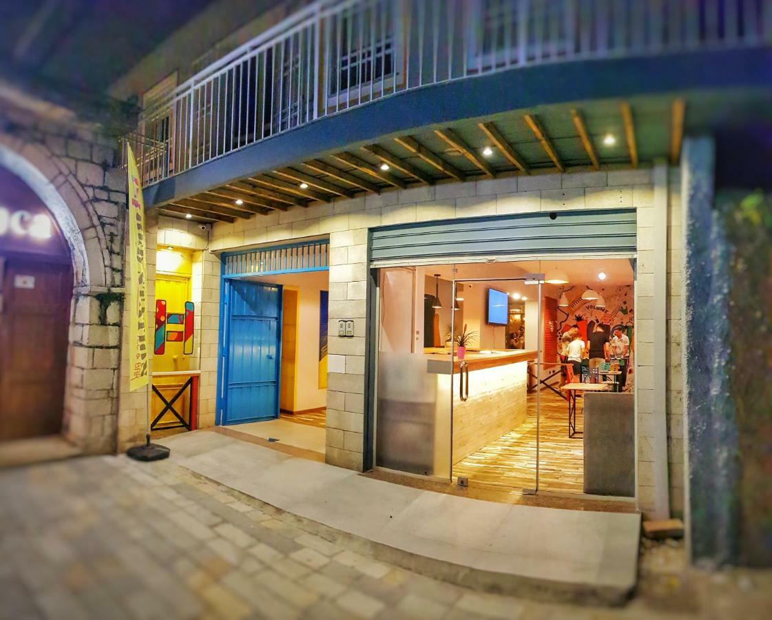 Bed Station Hostel & Bar Shkoder Bagian luar foto